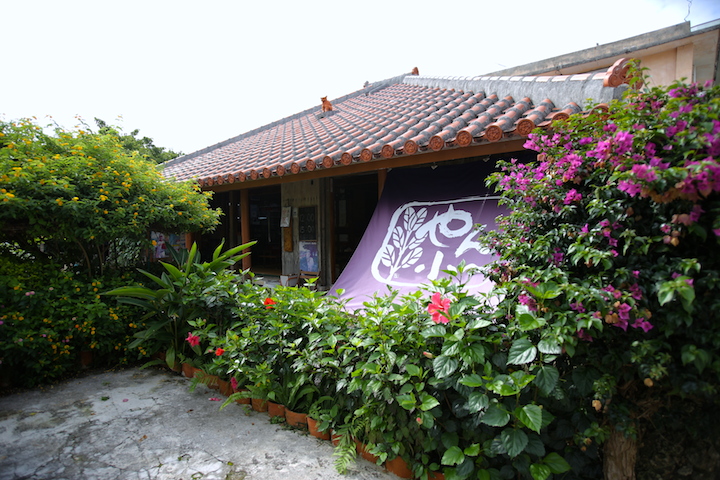 赤瓦の古民家が素敵な沖縄そば屋「やん小〜（やんぐわ〜）」