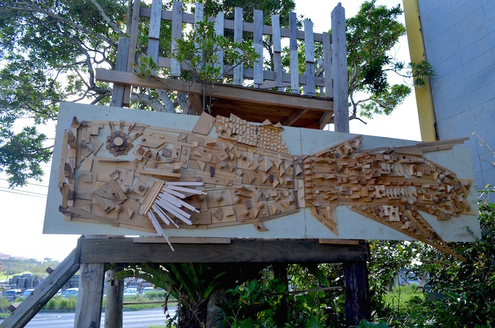 木端（こっぱ）を使った立体壁画ワークショップで作成のユニークな鯉のぼり
