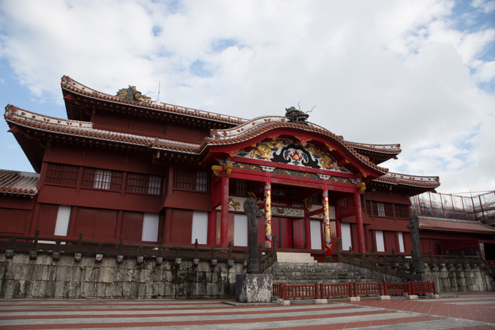 首里城は、中国と日本の文化を融合した独特の建築様式