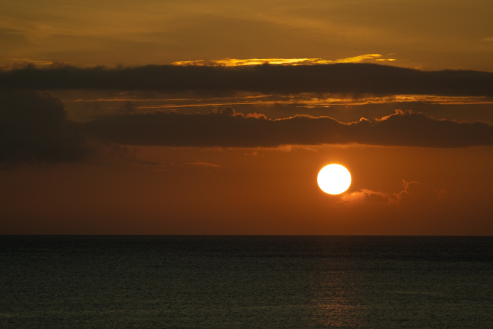 東シナ海に沈む綺麗な夕日