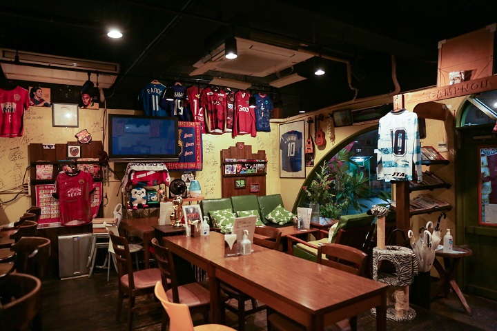 「FOOTBALL CAFE CAMP NOU（フットボールカフェ カンプノウ）」の店内