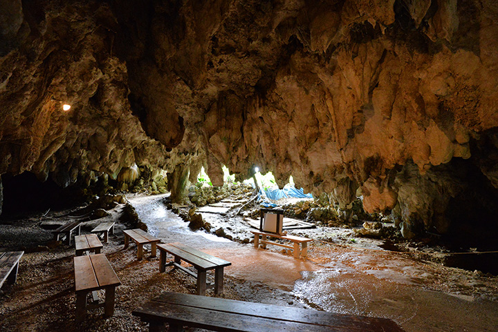「ガンガラーの谷」の洞窟