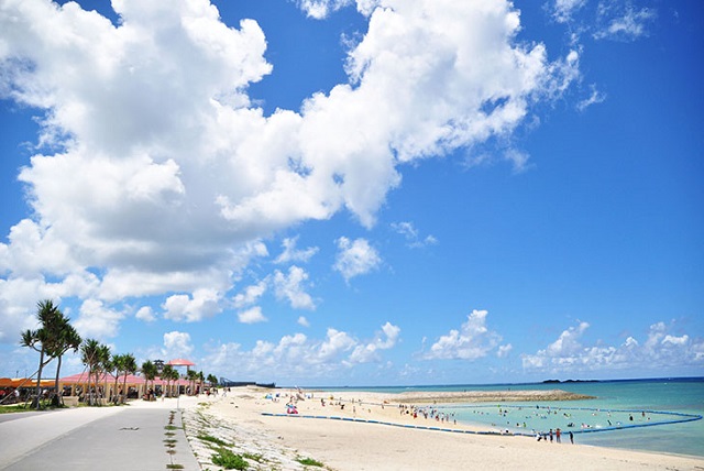 豊崎美らSUNビーチは、那覇空港から一番近いビーチ