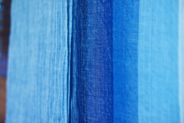沖縄の大地で育った琉球藍で染めた糸で織る染織工房「花藍舎（からんしゃ）」