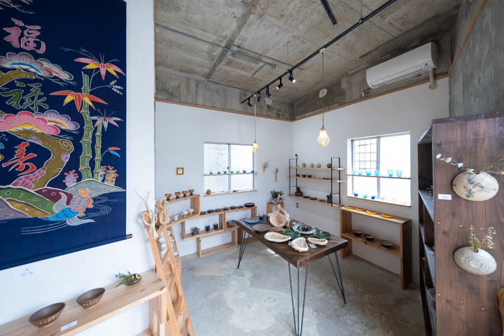 世界遺産・識名園の近くで沖縄現代工芸を堪能できる「Galleryはらいそ識名園」（那覇市）