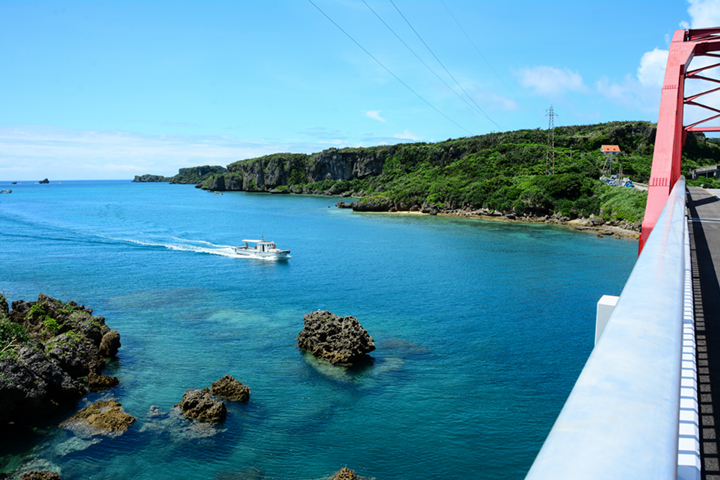 絶景の海中道路を渡り、うるま市の4つの離島へ遊びに行こう！