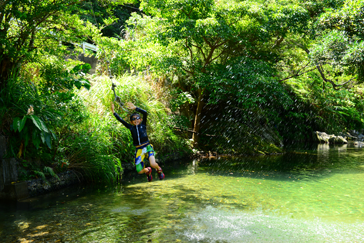 この夏、子どもと一緒に楽しみたい！沖縄の川遊びスポット7選