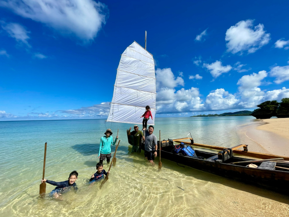 沖縄の伝統木造船「サバニ」で行くクルージング＆シュノーケルツアー