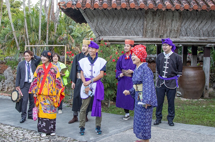 ツアーでは歴史や沖縄独自の文化に触れる