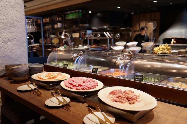 ブッフェスタイルの朝食