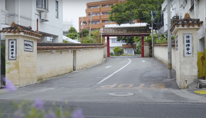 首里城の守礼門を復元した職人たちの手で、1961年に作られた大道門