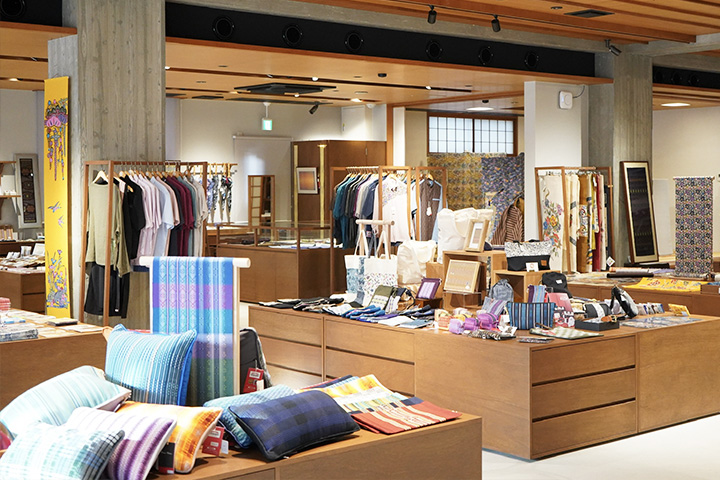 首里染織館suikara併設ショップ