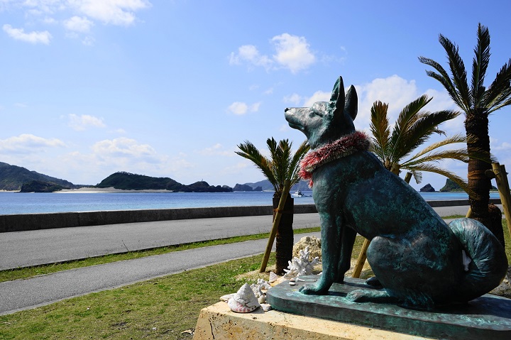 座間味島 マリリンの像