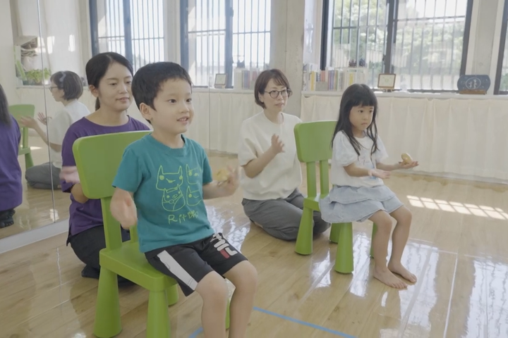 リトモでは親子が一緒にプログラムを体験していきます