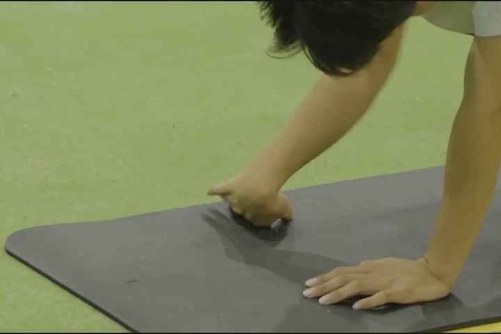 首の可動域を広げる動き