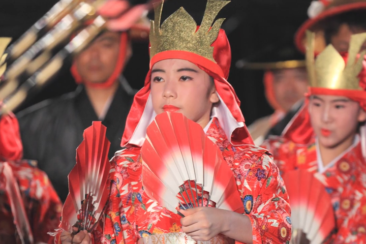 地域芸能に参加する女性