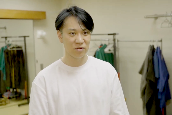 富田さんの舞台に数多く出演し、音楽監督も務める演奏家の與那國太介さん