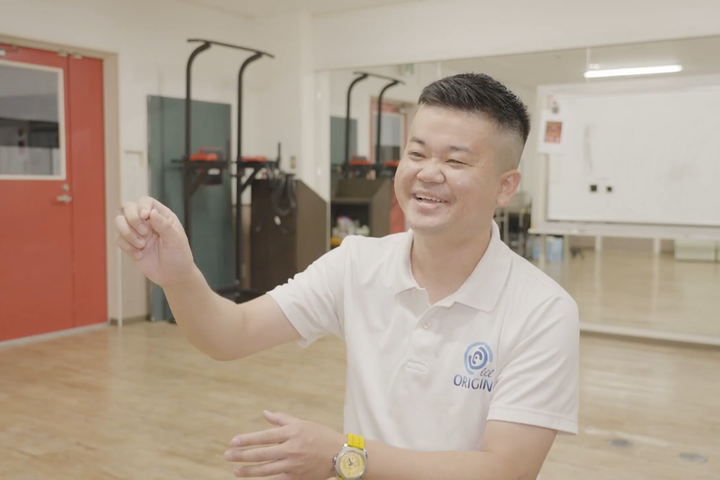 オリジンlilの代表を務める芸人・首里のすけさん