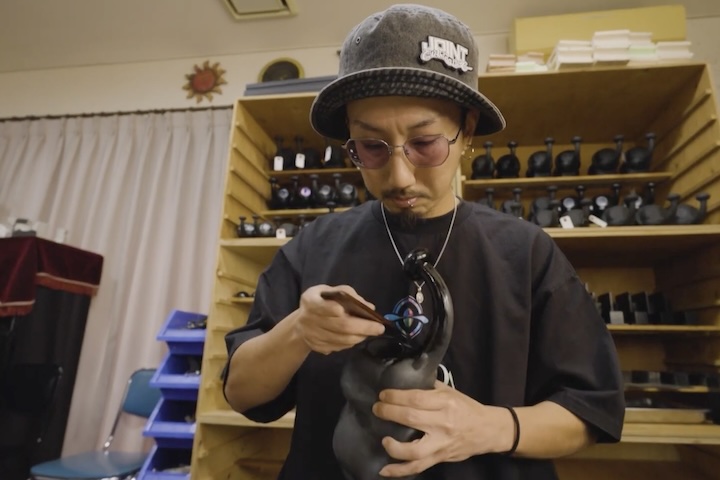 漆は一度塗ると乾かす時間が必要なので、一つの作品を生み出すまでには時間がかかります