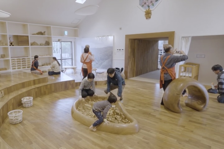開放感のあるやんばる森のおもちゃ美術館の館内