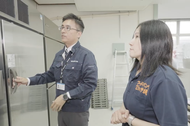 協力企業の中には、食品ではなく活動に必要な資材として、冷凍庫を提供してくれているところもあります