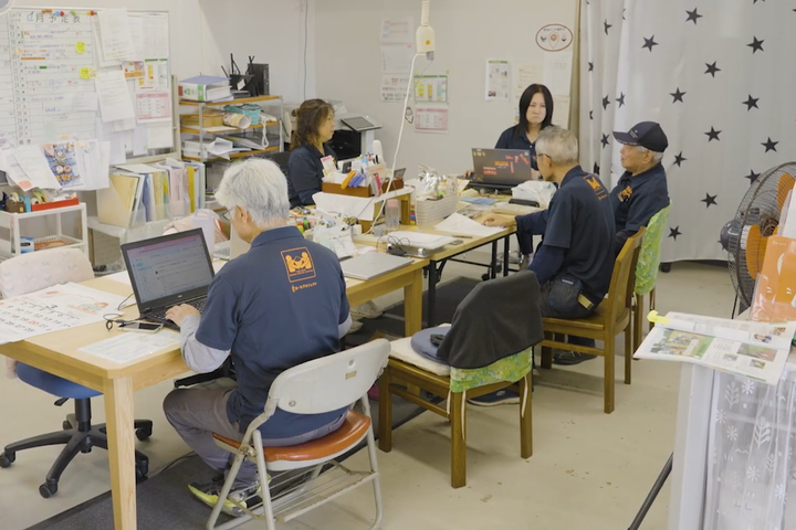 さまざまな課題を抱える中、スタッフは日々精力的に活動に取り組んでいます