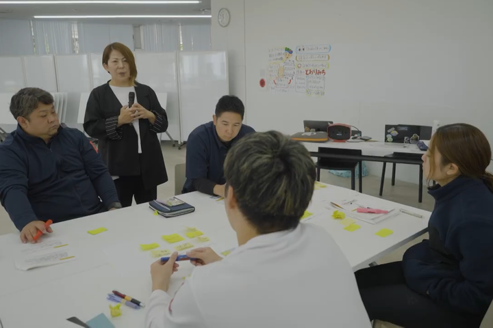 宜野座村からの依頼を受け、翁長さんが実施している「観光危機管理 図上訓練」