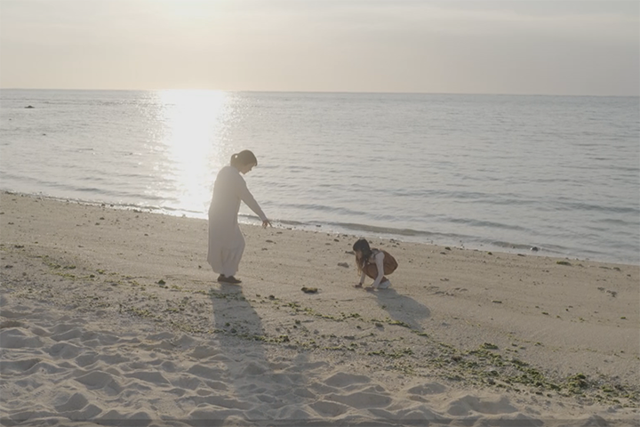 近所の海で娘さんと過ごす大切な時間