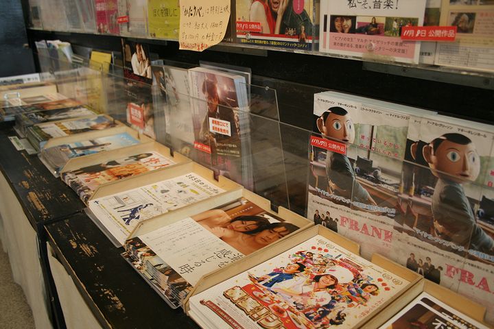 桜坂劇場内の商品