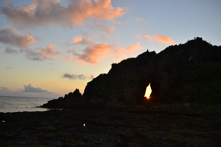 日の出のミーフガーの岩