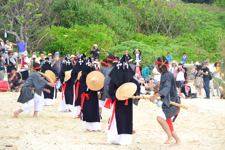 仲本村によるハディクマイは、黒島でしか見られない舞踊