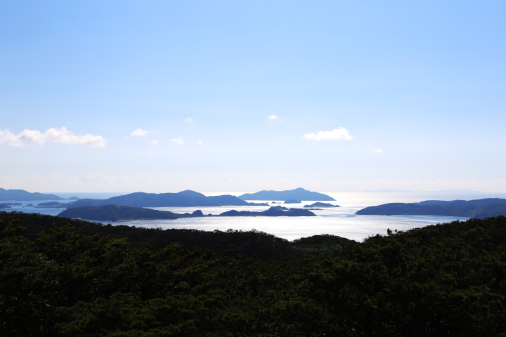 慶良間諸島の島々を一望