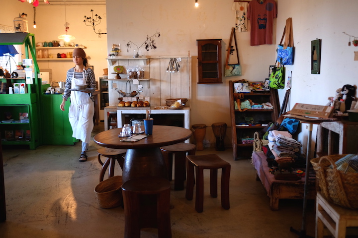 雑貨とカフェ「Roguii」の店内