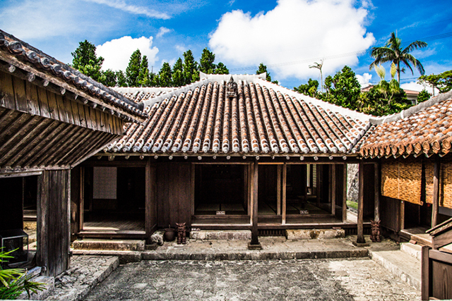 北中城村の観光スポット「中村家」280年前の琉球王朝の豪農屋敷がみられます♪