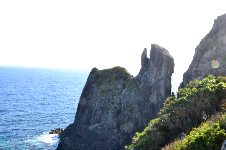 久米島、ダイナミックな景色を眺める鳥の口