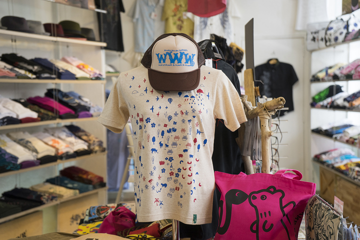 T-SHIRT-YA.COM国際通り店の「CAMP RYUKYU」の“ピースフルアイランド”Tシャツ