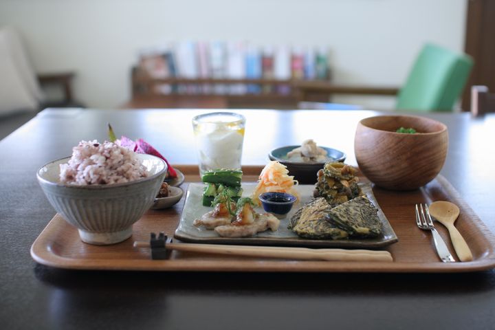 今帰仁村の宿tinto＊tintoの朝食。沖縄県産食材で作られた朝食は大人気