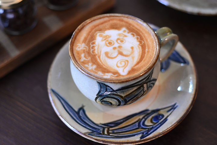 乙女心をくすぐる【ラテアート】に胸キュン♪ コーヒーがおいしい沖縄のカフェ